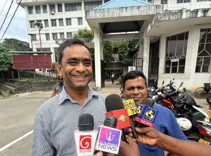 වෙළඳ අමාත්‍යවරයා ගේ අධ්‍යාපන සුදුසුකම් වහා ම රටට හෙළි කරන්න - නව ජනතා පෙරමුණ පක්ෂ නියෝජ්‍ය නායක උපතිස්ස කුමාරතුංග