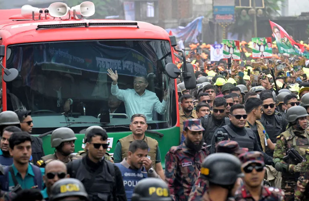 බංග්ලාදේශ ජාතිකවාදී සන්ධානයේ නායක තාරික් රහ්මාන් වසර 17කට පසු සිය රටට