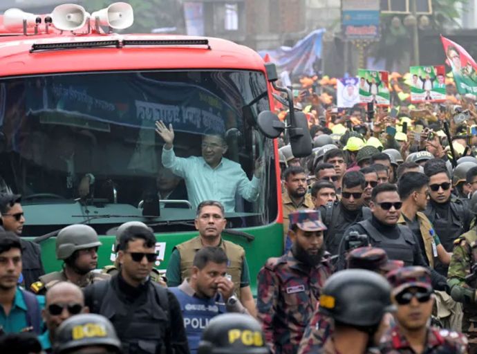 බංග්ලාදේශ ජාතිකවාදී සන්ධානයේ නායක තාරික් රහ්මාන් වසර 17කට පසු සිය රටට