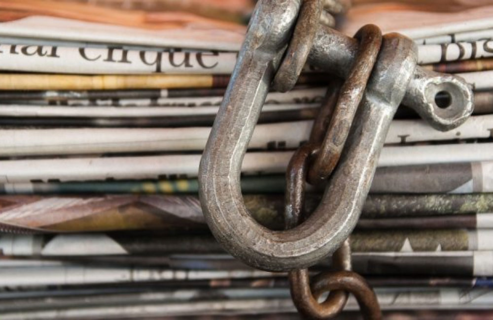 පොලිසිය නැති බලයක් අරන් මාධ්‍යවේදී තරිඳු ජයවර්ධන පොලිසියට කැඳවලා !