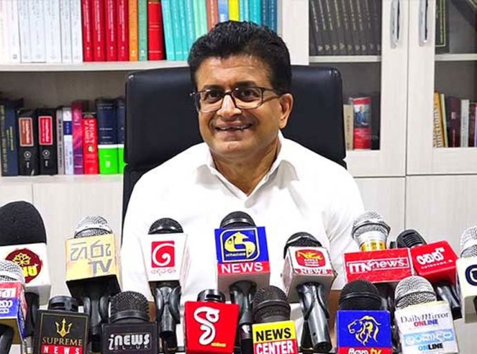 අපේ හෙළිදරව්ව හරි; ජනවාරියේ විගණකාධිපතිවරයෙක් - උදය ගම්මන්පිල