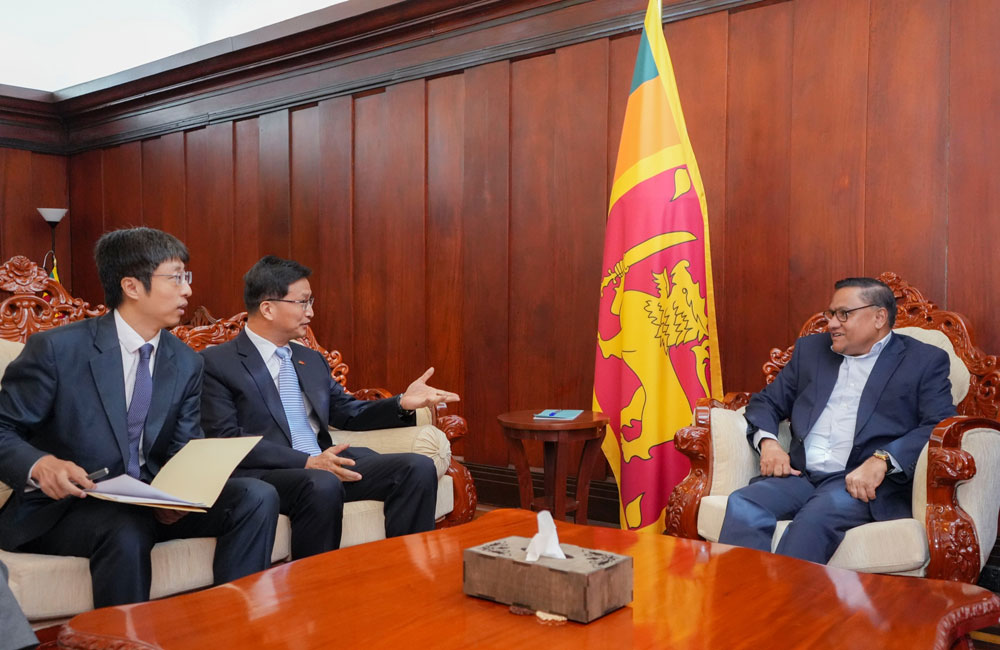 රට පුරා වාහන Charging points හදන්න විජිත චීනයෙන් සහය ඉල්ලයි