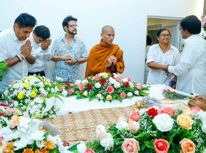 විපක්ෂ නායකවරයා, ලතා වල්පොළ වෙත අවසන් ගෞරව දක්වයි