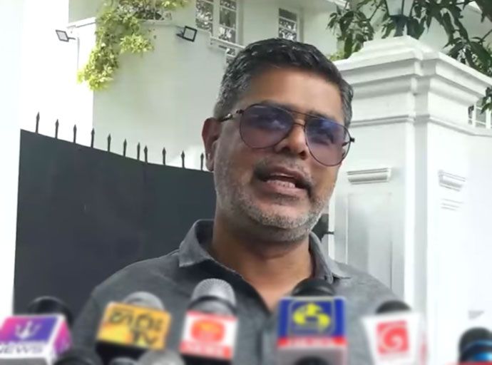 ‘කොළඹ අය-වැය දිනා ගත්තේ ඩීල් දමාගෙනයි’ - මුජිබර්