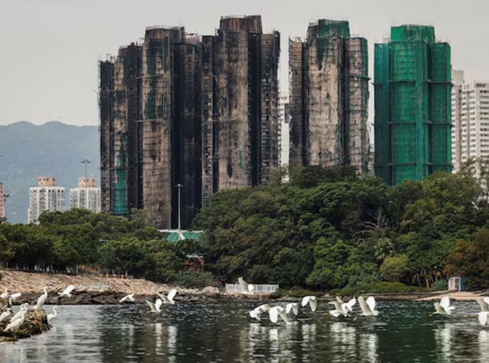 හොංකොංහි ගොඩනැගිලි ප්‍රතිසංස්කරණ දූෂණ ජාලයක් හෙළි වේ : 21 දෙනෙකු අත්අඩංගුවට