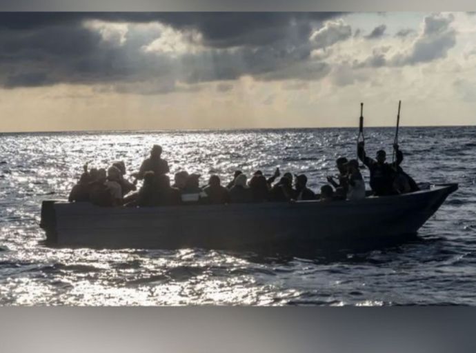 යුරෝපයට යාමට උත්සහ කළ සංක්‍රමණිකයන් රැගත් බෝට්ටුවක් අනතුරට