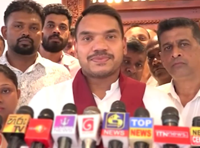 ආණ්ඩුව තමන් ගේ වළ තමන් විසින් ම  කපාගනිමින්  ඉන්නවා- නාමල් රාජපක්ෂ