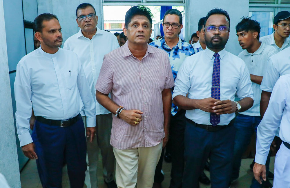 විපක්ෂ නායකවරයා ගේ නව වසරේ පළමු පරිත්‍යාගය