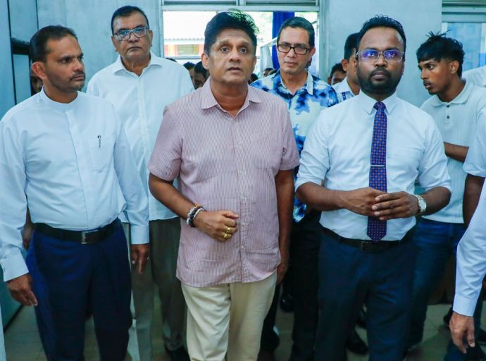 විපක්ෂ නායකවරයා ගේ නව වසරේ පළමු පරිත්‍යාගය