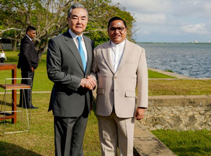 චීන විදේශ ඇමති, ඇමති විජිත සමග එක්ව ලංකාවේ ස්වභාවික සෞන්දර්ය නරඹයි