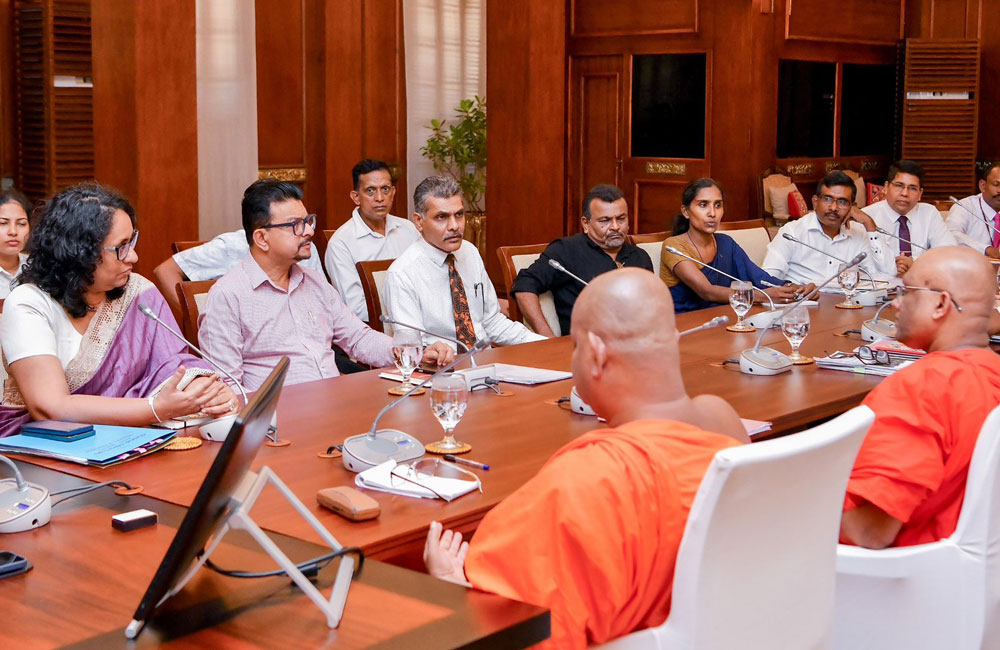 ජනපති සහ අගමැතිනිය ගුරු වෘත්තීය සමිති නියෝජිතයින් හමු වෙති