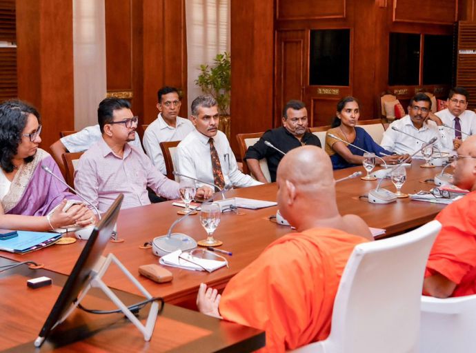 ජනපති සහ අගමැතිනිය ගුරු වෘත්තීය සමිති නියෝජිතයින් හමු වෙති