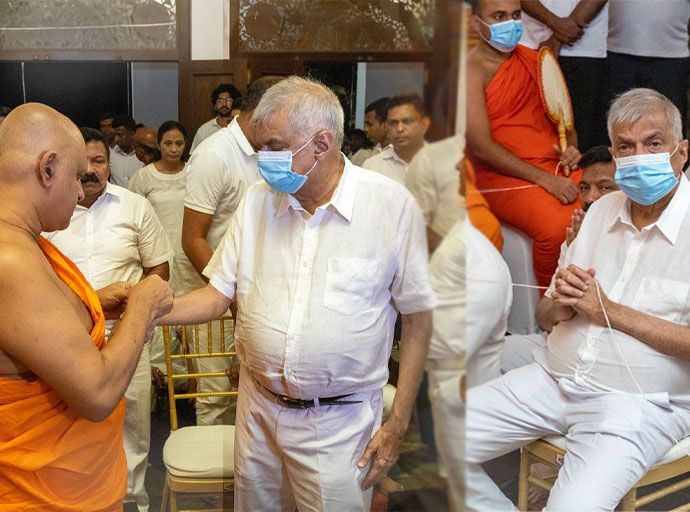 රනිල් රුවන්වැලි චෛත්‍ය වඳී