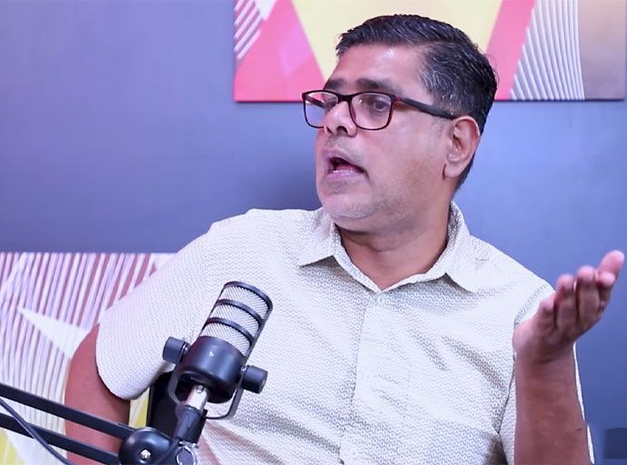 සාරා ජෙස්මින් මේ රටින් පැන්නුවේ මාලිමාවේ ඇමති කෙනෙක් - මුජිබර් රහුමාන් හෙළි කරයි (විඩියෝ)