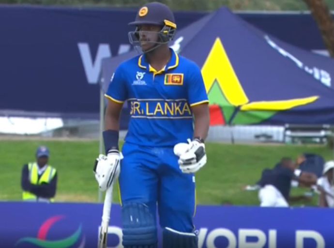 යොවුන් ක්‍රීඩක විරාන් චමුදිතගෙන් නව ක්‍රිකට් වාර්තාවක්