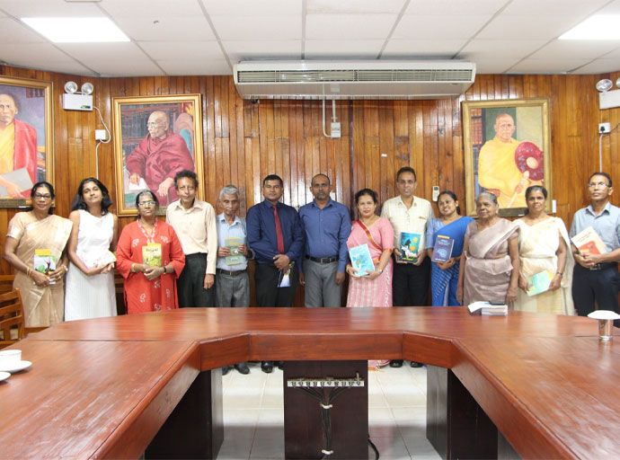 ප්‍රකාශන ආධාර ව්‍යාපෘතිය - 2025 දෙවන අදියර - අනුමත කෘති සඳහා චෙක්පත් ප්‍රදානය කෙරේ