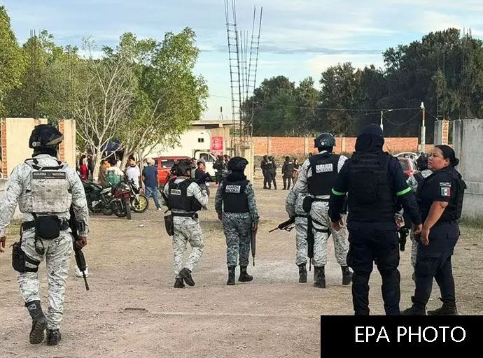 මෙක්සිකෝවේ සන්නද්ධ ප්‍රහාරයකින් 11ක් මරුට