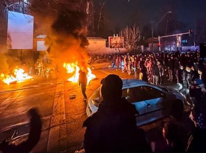 ඉරානයේ රාජ්‍ය විරෝධී උද්ඝෝෂණවලදී මියගිය සංඛ්‍යාව 6,000 ඉක්මවයි