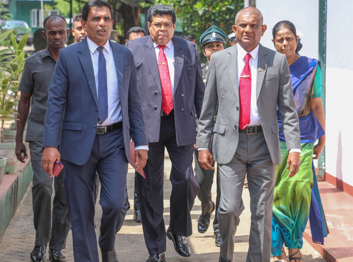 මහජන ආරක්ෂක අමාත්‍ය ආනන්ද විජේපාල සිවිල් ආරක්ෂක බළකා මූලස්ථානයේ නිරීක්ෂණ චාරිකාවක