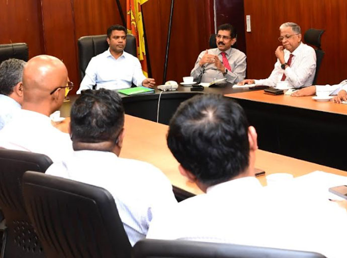 සෞඛ්‍ය අමාත්‍යවරයා සහ ශ්‍රී ලංකා සෞඛ්‍ය තොරතුරුවේදී විද්‍යාලයේ නිලධාරීන් අතර සාකච්ඡාවක්