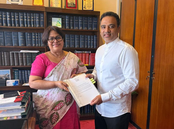 හර්ෂණ රාජ කරුණා මන්ත්‍රීවරයා වෙතින් පෞද්ගලික මන්ත්‍රී පනත් කෙටුම්පතක්