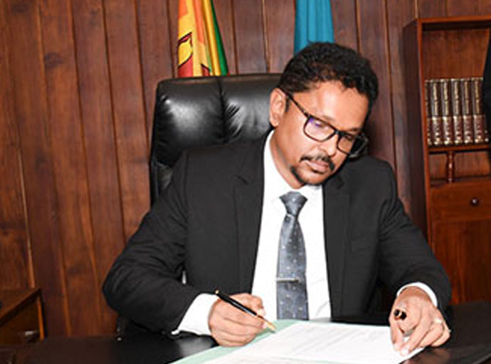 වරාය අධිකාරියේ ප්‍රභාත් මලවිගේ ට පෙත්සම් විභාගය අවසන් වන තෙක් වෙනත් තනතුරත්