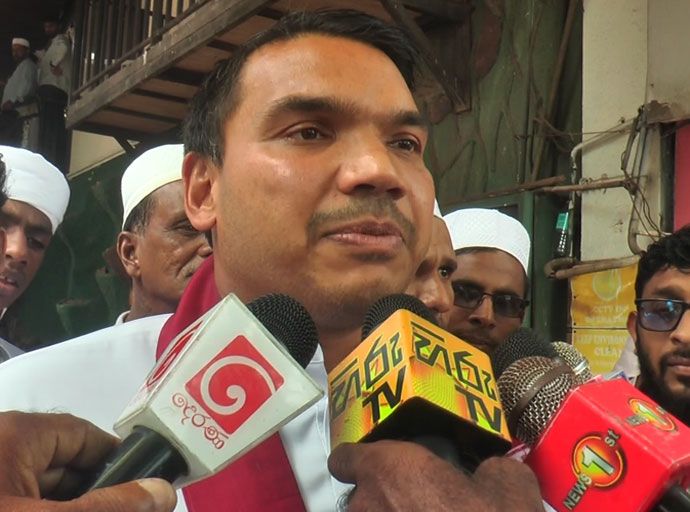 කැබ් ගෙන්වීම නවතා රටේ වෛද්‍යවරුන්ට හා වෘත්තිකයින්ට ඇහුම්කම් දෙන්න -නාමල් රාජපක්ෂ