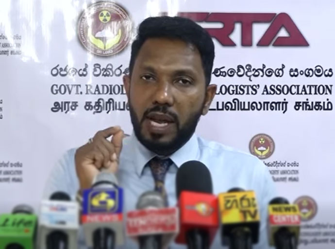 චාල්ස් නුගවෙලට ලබාදුන් ස්ථාන මාරුව ලබා නොගෙන මාළිගාවත්ත රෝහලේම රැඳී සිටීම සඳහා උත්සාහයක