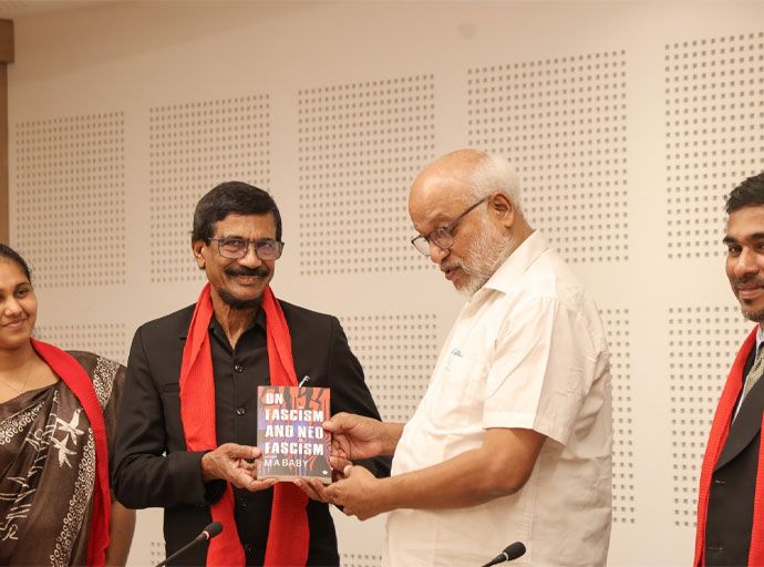 ජවිපෙ ප්‍රධාන ලේකම් සහ කේරළ ප්‍රාන්තයේ මහ ඇමති අතර හමුවක්