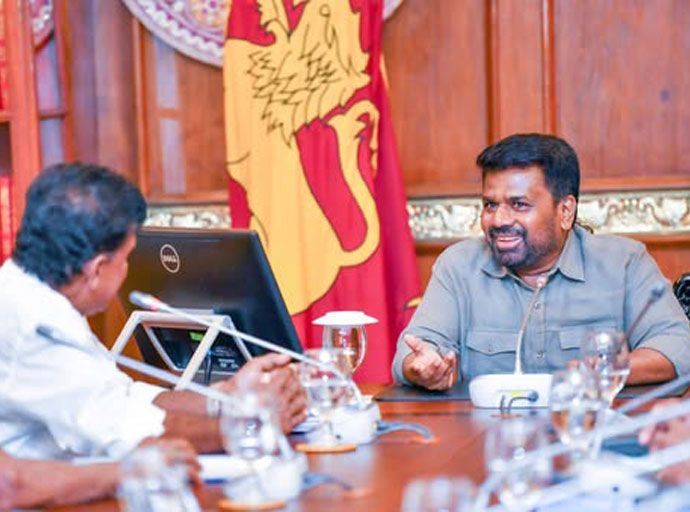 විරෝධතාවෙහි නියැළුණු ධීවර ප්‍රජාව සමග ජනපති සාකච්ඡා කරයි
