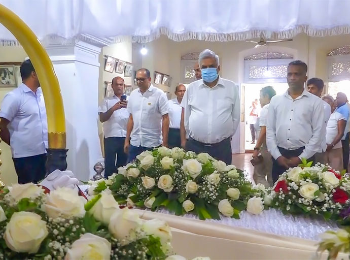 රනිල්, තිස්ස විතාරණට අවසන් ගෞරව දක්වයි