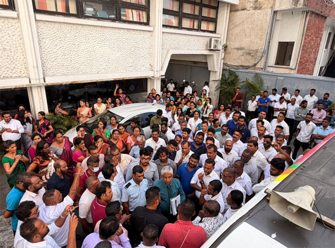 සංවර්ධන ලොතරැයි මණ්ඩලයේ සේවකයින් සභාපතිට එරෙහි විරෝධතාවක