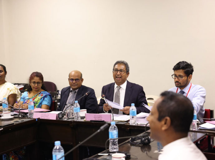 ක්ෂුද්‍රමුල්‍ය හා ණය නියාමන අධිකාරිය පනත් කෙටුම්පතට  රජයේ මුදල් පිළිබඳ කාරක සභාවේ අනුමතිය