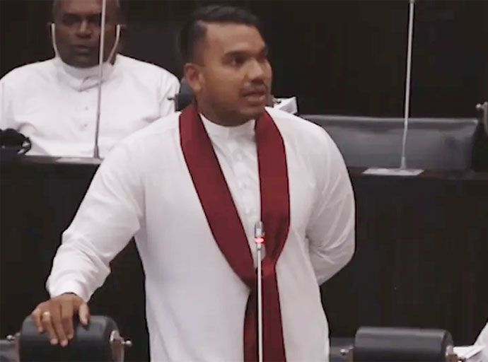 මහන්තත්තකම පැත්තක තියලා ජනතාවට වෘත්තිකයින්ට සවන් දෙන්න - නාමල් රාජපක්ෂ
