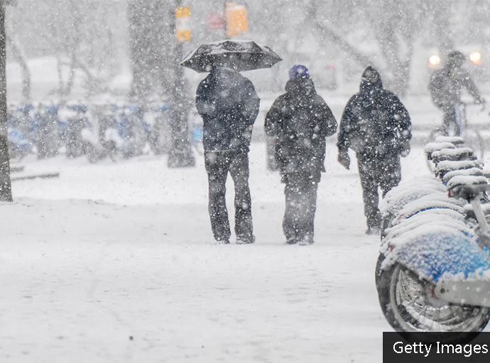 දශකයකට පසු ඇමරිකාවට බලපෑ දරුණුතම හිම කුණාටුව