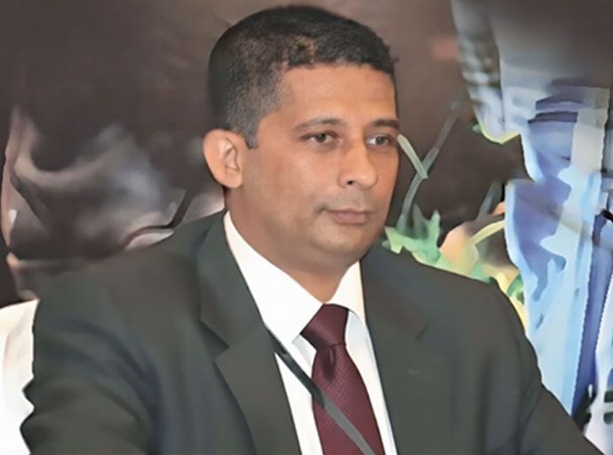 හිටපු බුද්ධි ප්‍රධානී සුරේෂ් සලේ අත්අඩංගුවට