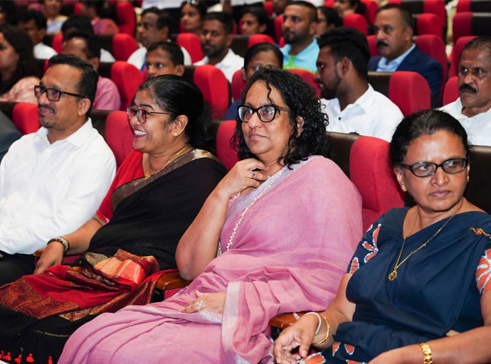 කාන්තා අයිතිවාසිකම් හිමි කර දීම රජයේ වගකීමයි - අග්‍රාමාත්‍ය හරිනි අමරසූරිය