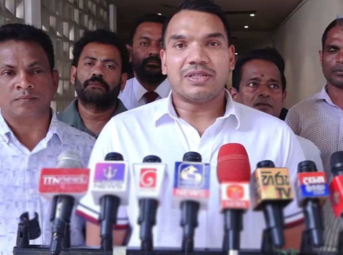ආණ්ඩුව තෙල් මිල වැඩි කරේ ගල් අඟුරු වංචාවේ පාඩුව පියවා ගන්න - නාමල් රාජපක්ෂ
