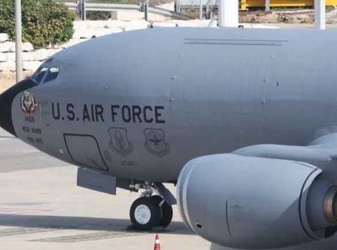 ඉරාකයේ අමෙරිකානු KC-135 යානය අනතුරට – කාර්ය මණ්ඩලයේ 4 දෙනෙකු මරුට