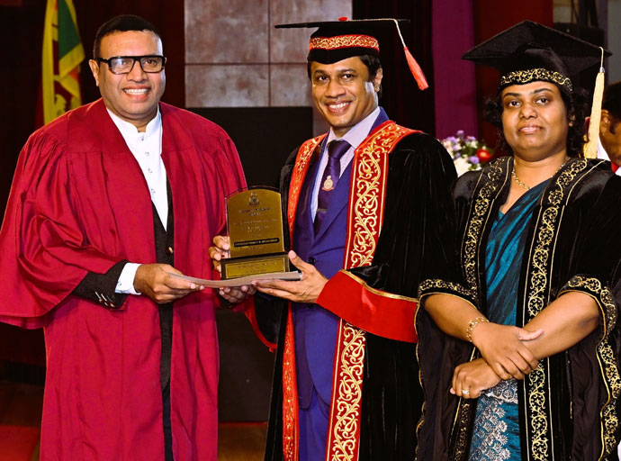 කොළඹ විශ්වවිද්‍යාලයේ උපකුලපති පර්යේෂණ විශිෂ්ටතා  සම්මානය මහාචාර්ය ප්‍රදීප් වීරසිංහට