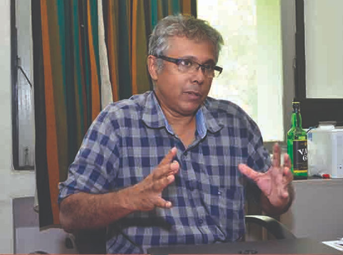 ජාතික ජන බලවේග ආණ්ඩුව පෙරළුවොත් රට මීට පෙර නොවූ විරූ දේශපාලන අගාධයකට! - ආචාර්ය නිර්මාල් රංජිත් දේවසිරි අනතුරු අඟවයි