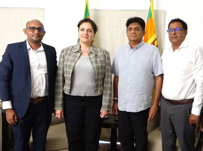 විපක්ෂ නායක සජිත් ප්‍රේමදාස ආර්ථික විද්‍යාඥ එලේනා පැනරිටිස් හමුවෙයි