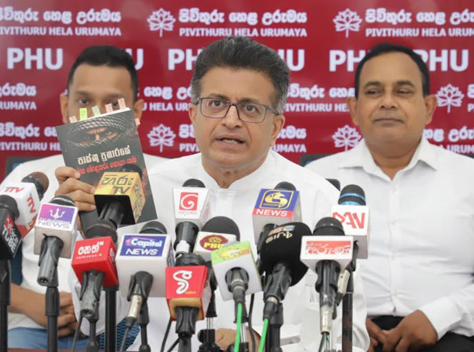 ශානි අබේසේකර, මගේ 'මහ මොළකරු 'පොත සොරකම් කරලා - උදය ගම්මන්පිල