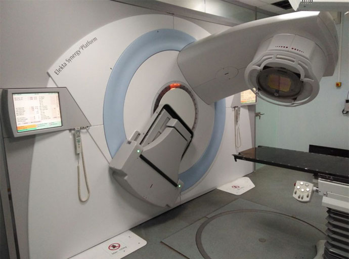 මඩකළපුව රෝහලේ පිළිකා රෝගීන් ගේ විකිරණ ප්‍රතිකාර සේවා සම්පූර්ණයෙන් ම බිඳවැටේ