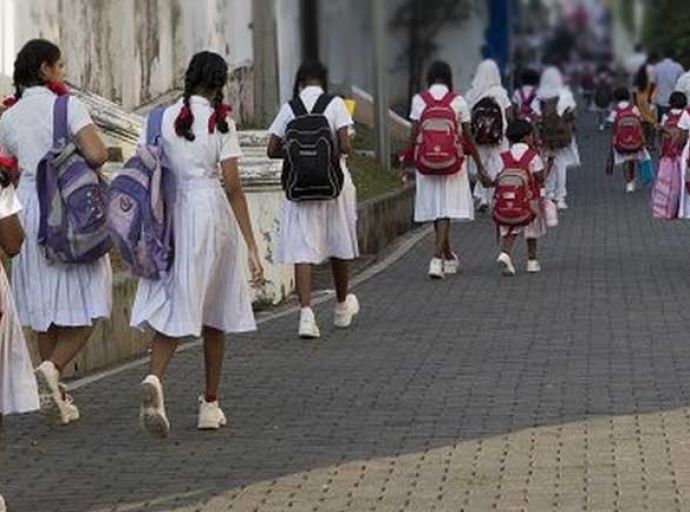 පාසල් නිවාඩුව අදින් ඇරඹේ