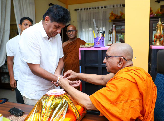 විපක්ෂ නායක සජිත් ප්‍රේමදාස  තිස්සමහාරාමයේ විහාරස්ථාන කිහිපයක නිරීක්ෂණ චාරිකාවක