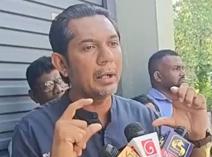 මාලිමා නියෝජිතයින් සියලු දෙනා ඉවත් වී භාරකාර ආණ්ඩුවක් පත්කරන්න - සුගීස්වර බණ්ඩාර