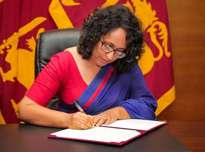 හරිණි අමරසූරිය සිය වගකීම් ඉටු කරනවා ද...? - Ideas front වීඩියෝවක්