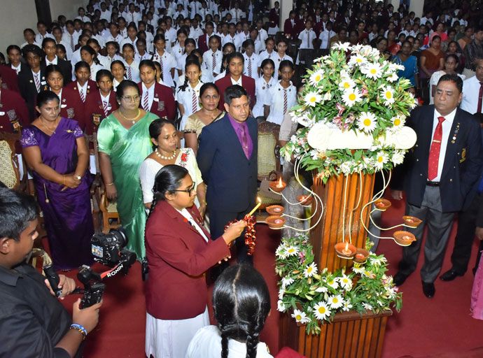 මහත් අභිමානයෙන් සිදු කළ ගම්පොළ ශාන්ත ජෝශප් බාලිකා විද්‍යාලයේ වර්ණ ප්‍රදානෝත්සවය