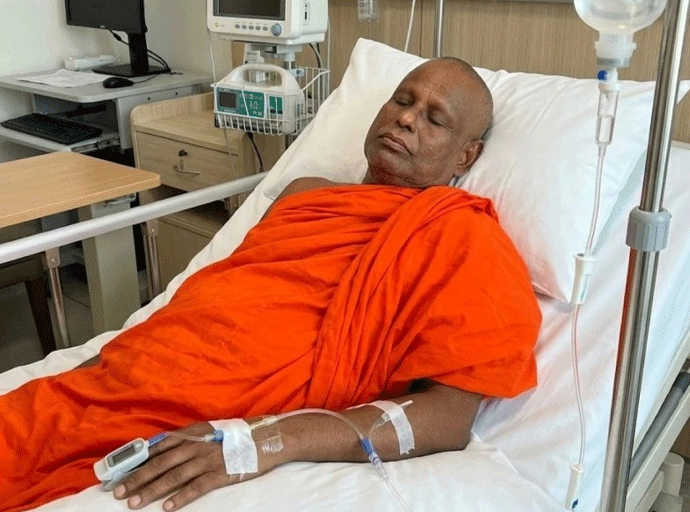 වෙස් මුහුණුකරුවෝ ශාසනයට සාපයකි